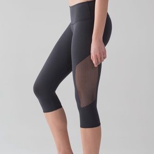 Black lululemon reveal crop